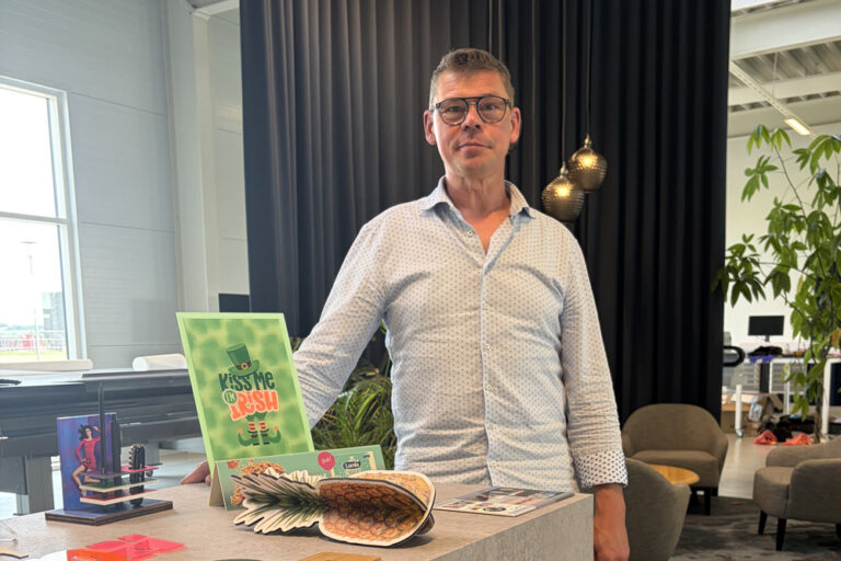 Lars Nikolajsen i showroom